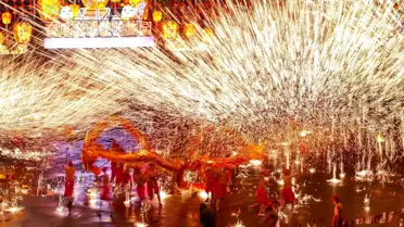 Chongqing'de Ateş Ejderhası Dansı Kutlandı