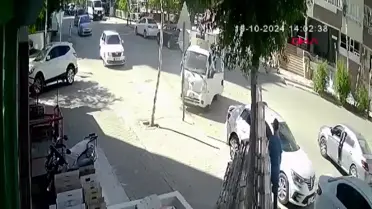 Adana'da Trafik Kazaları Artıyor, Mahalleli Çözüm Bekliyor