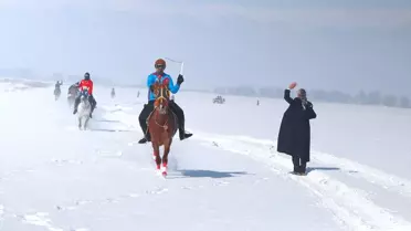 Erzurum'da Mahalli At Yarışı