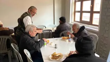 Konya'da 'Gül Mutfağı' İhtiyaç Sahiplerine Yemek Dağıtıyor