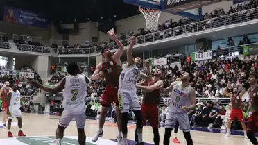 Karşıyaka, Merkezefendi'ye 95-71 Yenildi