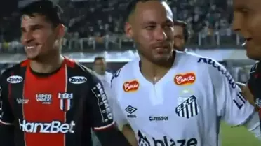 Yetiştiği takıma geri dönen Neymar, ilk maçında neye uğradığını şaşırdı