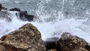 Amasra'da Dalgalar 3 Metreyi Aştı