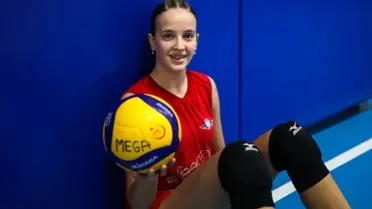 14 Yaşındaki Lara Mercan Atasoy, U-16 Kadın Milli Voleybol Takımı’na Seçildi