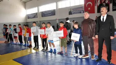 Kahramanmaraş'ta Deprem Şehitleri İçin Güreş Turnuvası Düzenlendi