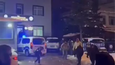 Cumayeri'nde Gençler ile Polislerden Eğlenceli Kar Topu Savaşı