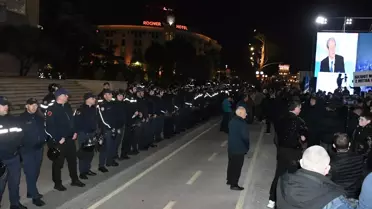 Arnavutluk'ta Yolsuzluk Protestosu