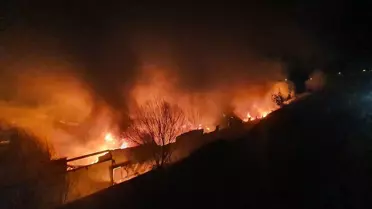 Demirci'de Halı Fabrikasında Yangın