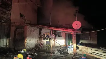 Niksar'da Yangın: Ev Kullanılamaz Hale Geldi