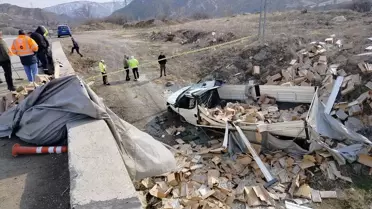 Koyulhisar'da Bal Yüklü Kamyonet Devrildi