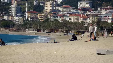 Alanya'da 17 Derece, Plajlar Dolup Taşıyor