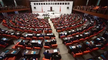 Fransa'da Muhalefetin Gensoru Önergesi Reddedildi