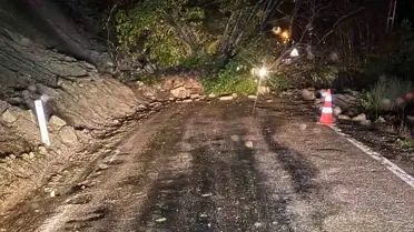 Kastamonu'da Heyelan Nedeniyle Kapanan Yol Yeniden Ulaşıma Açıldı