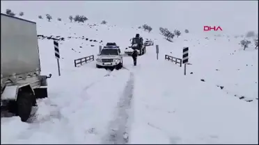 Diyarbakır'da Kar Yağışı Nedeniyle Kapalı Yollar Açıldı, Hastalar Hastaneye Ulaştırıldı