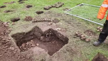 İngiltere'de Çocuk Parkında 176 Adet Patlamamış Savaş Bombası Bulundu