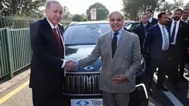 Cumhurbaşkanı Erdoğan, Pakistan Başbakanı Şerif'e Togg hediye etti