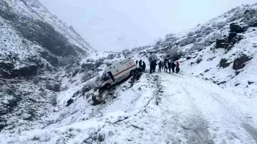 Batman'da Cenaze Taşıma Aracı Uçurumun Kenarına Düştü