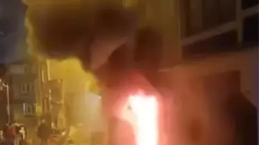 Beyoğlu'nda Yorgan Deposunda Yangın: Panik İçindeki Sakinler Dışarı Çıktı