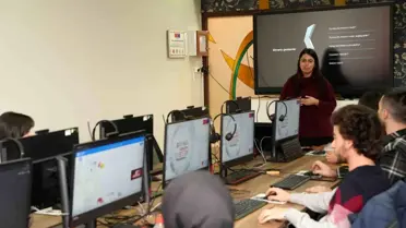 Eskişehir'de Dijital Gençlik Merkezi Açıldı