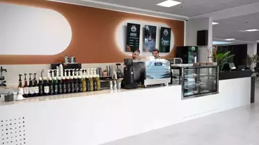 Karacabey Belediyesi Kent Cafe'nin Açılışını Yapıyor