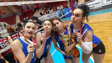 Adana Büyükşehir Belediye Spor Kulübü Genç Kadınlar Voleybol Takımı Şampiyon Oldu