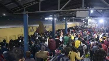 Yeni Delhi'de İzdiham: 18 Ölü