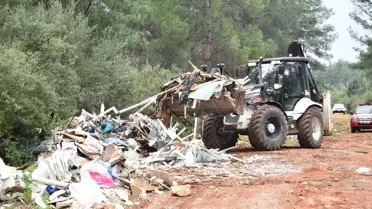 Antalya'da Kaçak Çöp Temizliği
