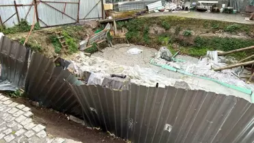 Sultanahmet'te Toprak Kayması: Yol Çöktü