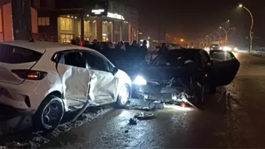 Yüksekova'da Zincirleme Kaza: 3 Yaralı