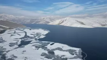 Yüksekova'daki Dilimli Baraj Gölü Dondu