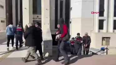 Balıkesir'de 23 Kaçak Göçmen ve 5 Organizatör Yakalandı