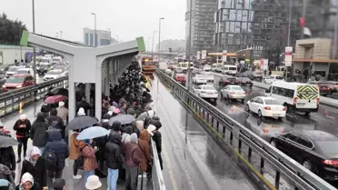 İstanbul'da Kar Nedeniyle Yoğun Toplu Taşıma