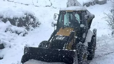 Rize'de Kar Yağışı Cenazeyi İş Makinesiyle Taşıdı