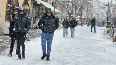 Bartın'da Kar ve Buzlanma Hayatı Felç Etti
