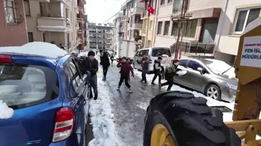 Çocuklar Kar Eğlencesine Doyamadı
