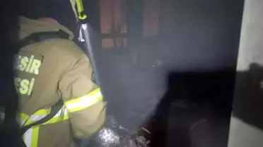 Erdek'te Çakmak Gazı Yangını: Kediyi Kurtardılar