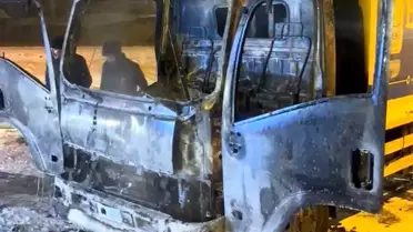 Van'da İzinsiz Gösterilerde Havai Fişek Çöp Kamyonunu Yaktı