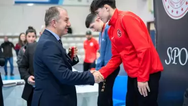 U17 Güreş Müsabakalarında İlk Madalyalar Dağıtıldı