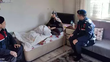 Jandarma, 94 Yaşındaki Esma Teyzeyi Ziyaret Etti