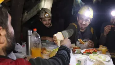 Maden işçileri yerin 200 metre altında ilk sahurlarını yaptı