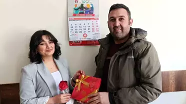 Kadınlar Günü'nde Yurt Eğitim Sen'den Jest