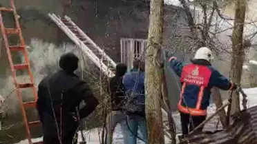 Yüksekova'da Çıkan Yangın Bir Evi Sardı