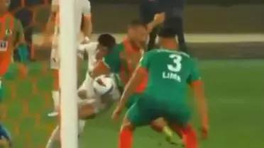 Galatasaray'dan ilk yarının son dakikasında penaltı itirazı