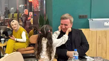 Vali Aydoğdu'nun Yanaklarına Sevgili Sıkıs
