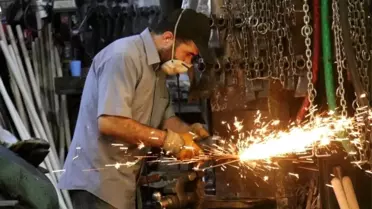 Sanayi Üretimi 2025'te Yıllık Artış, Aylık Düşüş Yaşadı