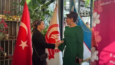 Türk Sanatçı ve Yazar Sayime Serra Erdoğan'a Özbekistan'da Vatan Onuru Nişanı