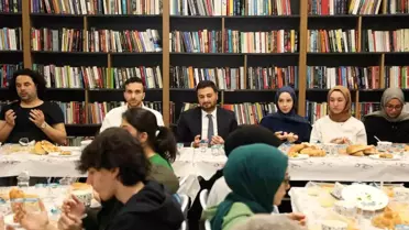 Kağıthane Belediyesi Gençlerle İftar Programı Düzenledi