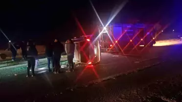 Erciş'te Kamyonet Takla Attı