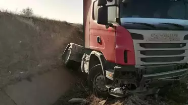 Isparta'da Tır Kanal'a Düştü: Sürücü Yaralandı