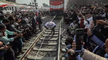 Olağanüstü deneme! Oruçlu haliyle yüzlerce tonluk treni çekti